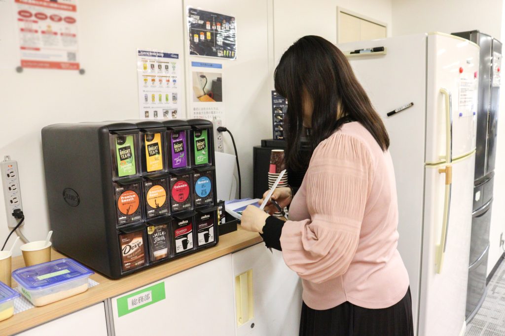 キャンディル事務職、コーヒーサーバーの管理