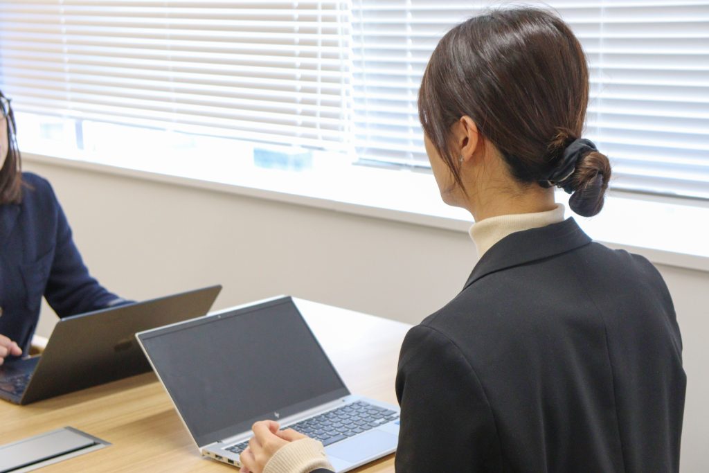 キャンディルテクト 大阪営業所 新卒営業社員の仕事風景