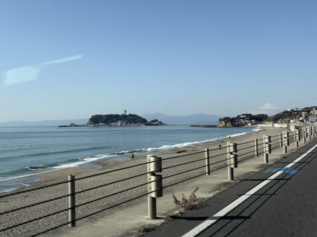湘南の海沿いの風景
