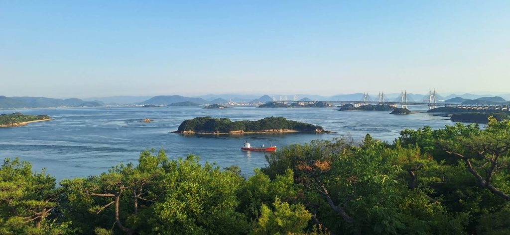 鷲羽山から見た瀬戸大橋