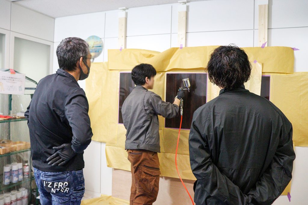 キャンディルデザイン リペアスクール 鏡面リペアを学ぶ受講者