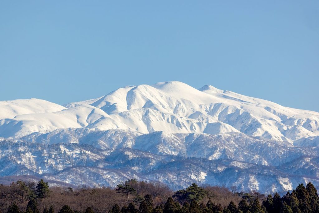 日本三霊山のひとつ、石川県側から望む「白山」