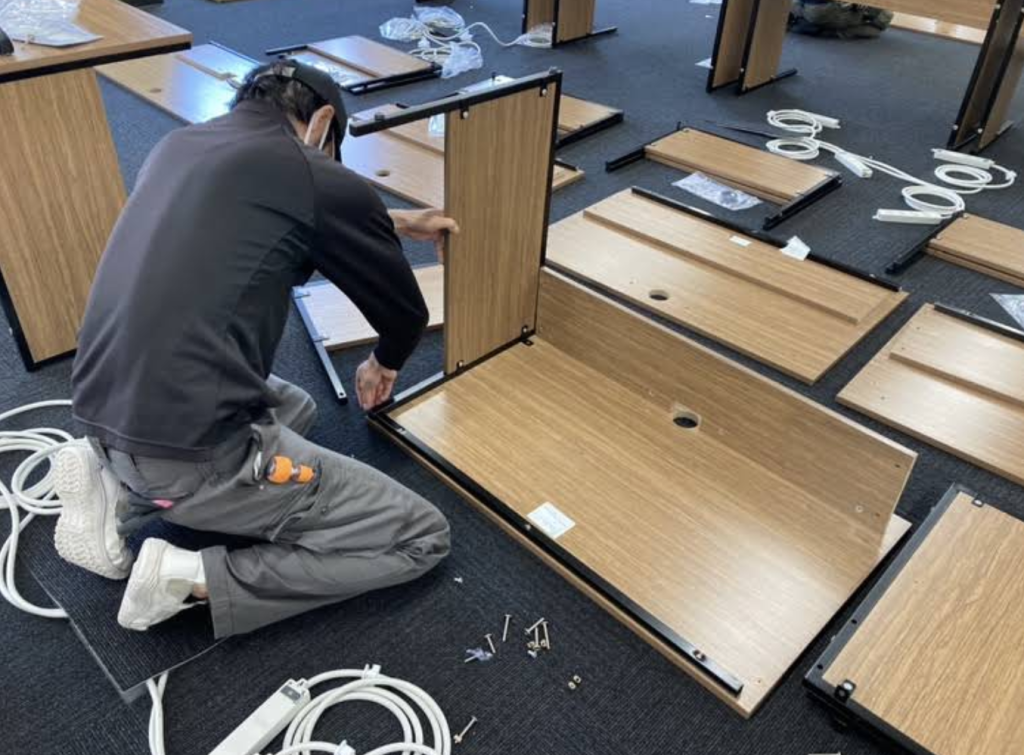 キャンディルテクト 福岡営業所の家具組立